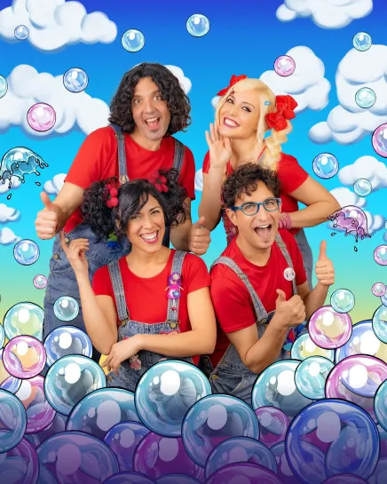 Cantajuego L'equip de Cantajuego rodejat de bombolles